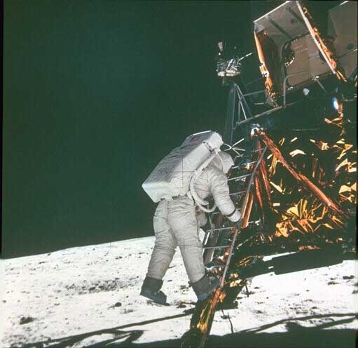  Lo sbarco umano sulla luna (21 luglio 1969) 