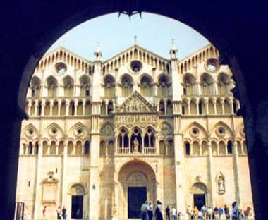  Il duomo di Ferrara 