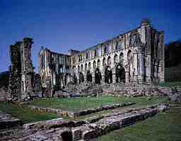 Resti dell'Abbazia di Rievaulx presso Helmsley, North Yorkshire, UK