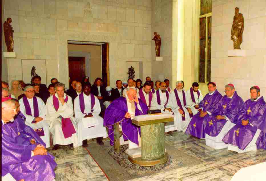  Celebrazione nella cappella papale 